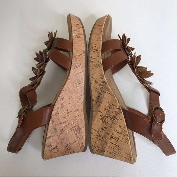 Yuu Roonie Tan Cork Wedge T Strap Flower Detail Open Toe Sandal Women Size 9 - Picture 5 of 13
